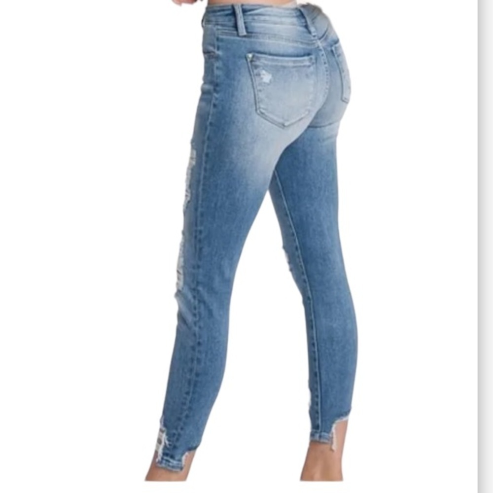 Petra 153 High rise skinny Jean distressed front Sz 3/25 Lightvwash